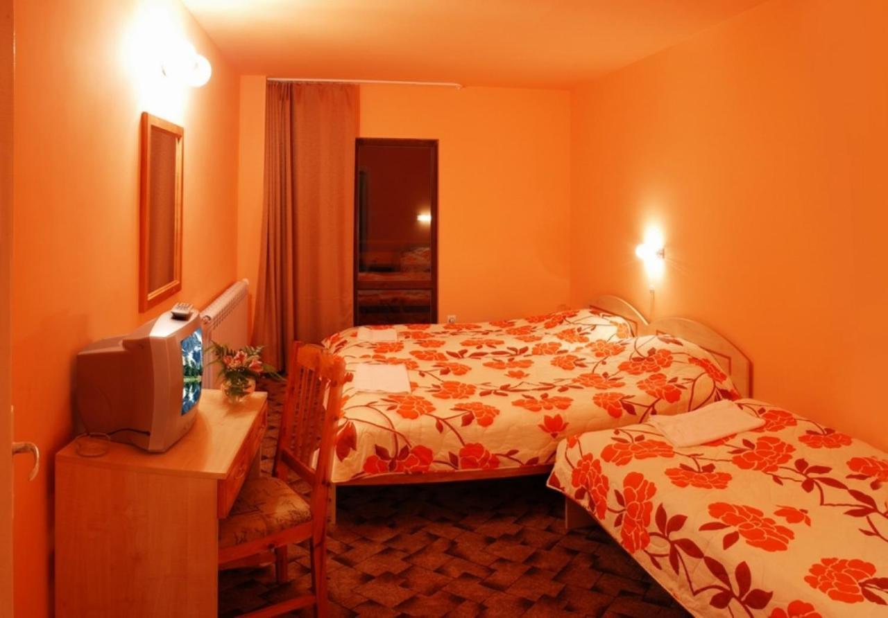 Tourist Center Momina Krepost Hotel เวลีคอเทอร์โนโว ภายนอก รูปภาพ